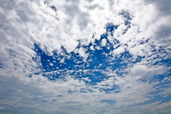 Cielo blu e nube bianca — Foto Stock