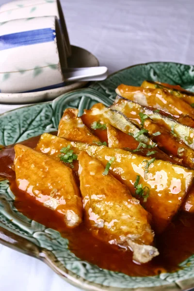 Cina delizioso cibo fritto nastro di pesce — Foto Stock