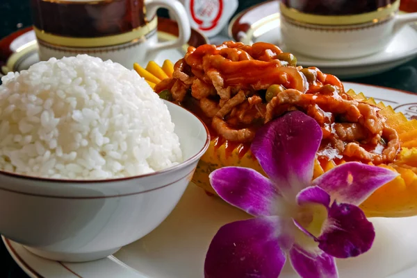 Voedsel in china--rundvlees gebakken rijst — Stockfoto
