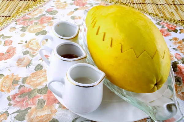 Kina läcker mat--papaya och snö mussla — Stockfoto