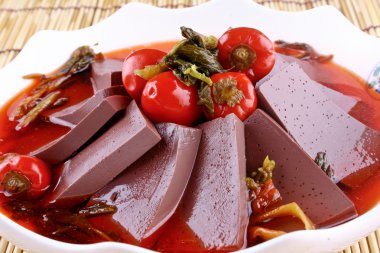 Çince lahana turşusu ve ördek kan