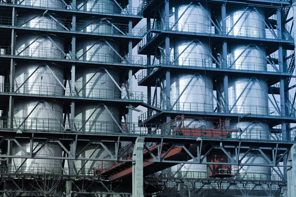 Teil des Raffineriekomplexes — Stockfoto