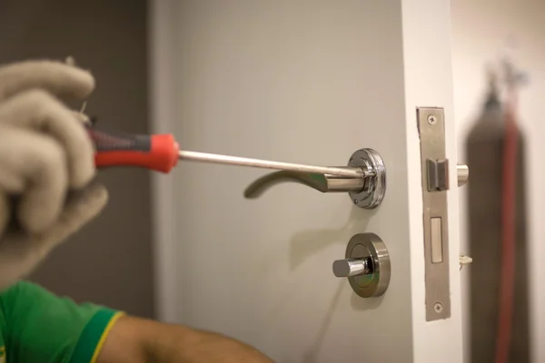 Workers installing locks — Stock Photo, Image