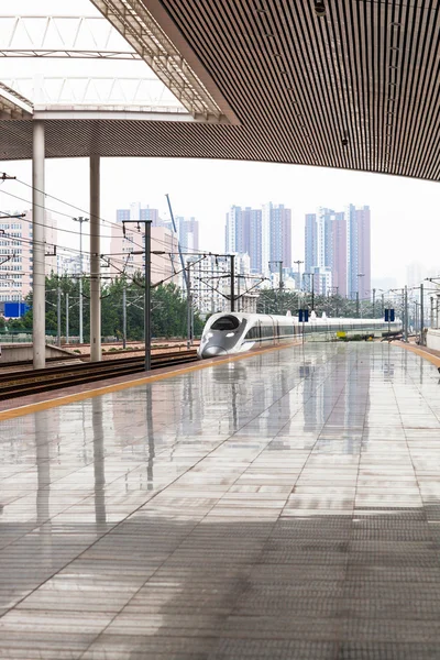Высокоскоростной железнодорожный вокзал — стоковое фото