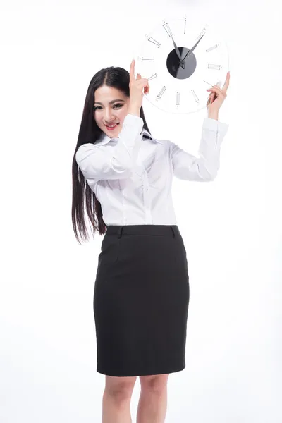 Mujer joven sosteniendo un reloj. —  Fotos de Stock