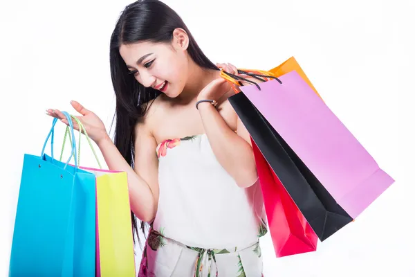 Mujer joven con bolsas de compras sobre fondo blanco —  Fotos de Stock