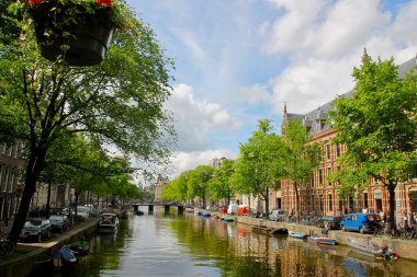 Amsterdam kanal manzaralı