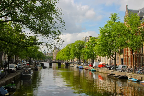 Amsterdam kanal manzaralı