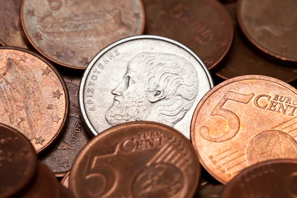 Staré řecké mince mezi euromincí, drachem — Stock fotografie