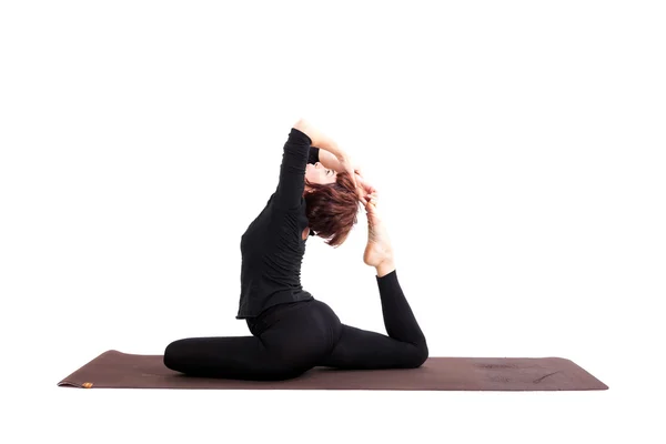 Kobieta wykonująca ćwiczenia jogi — Zdjęcie stockowe