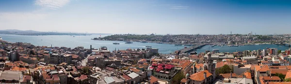イスタンブール、ガラタ塔からボスポラス海峡のパノラマ ビュー — ストック写真