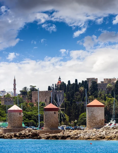 Die drei Windmühlen - rhodes hafen griechenland — Stockfoto