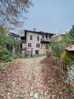 Yunanistan 'ın Platamonas kalesi yakınlarındaki Eski Panteleimonas köyünde mimarlık.