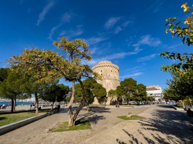 Selanik 'in Beyaz Kulesi, güneşli bir günde 
