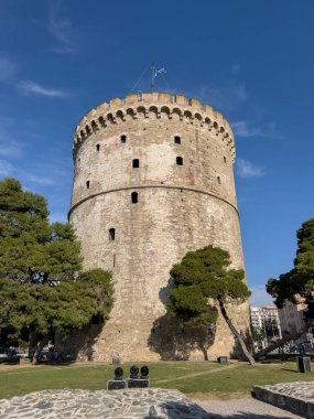 Selanik 'in Beyaz Kulesi, güneşli bir günde 