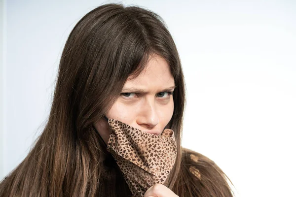 Woman Having Fun Mask Wearing Brown Mask Protecting Herself Covid — Stock Photo, Image