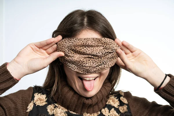 Woman Having Fun Mask Wearing Brown Mask Protecting Herself Covid — Zdjęcie stockowe