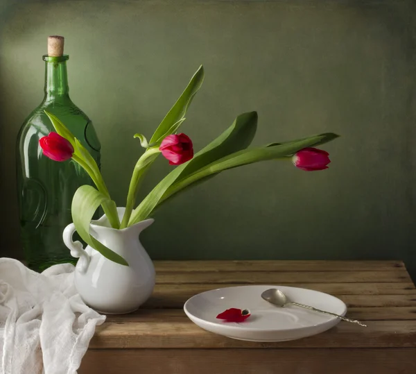 Still life with red tulip and white plate — Stock Photo, Image