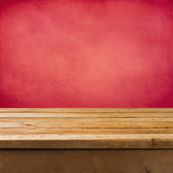 Background with wooden table and pink grunge wall — Stock Photo, Image