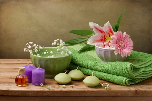 Concept de spa nature morte avec des bougies — Photo