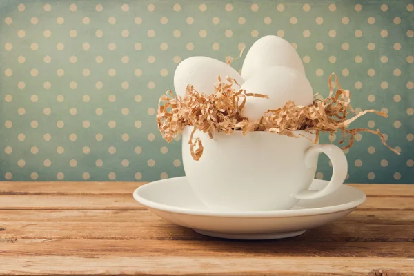Retro Stilleven met eieren en koffiekopje — Stockfoto