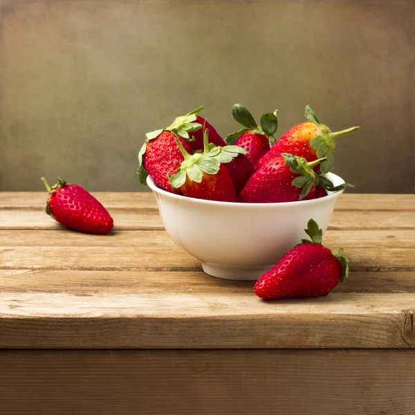 Stilleben med färska jordgubbar — Stockfoto