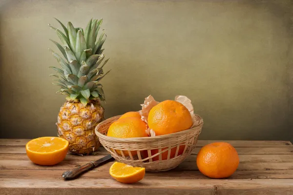 Still life with pineapple and tangerines — Stock Photo, Image