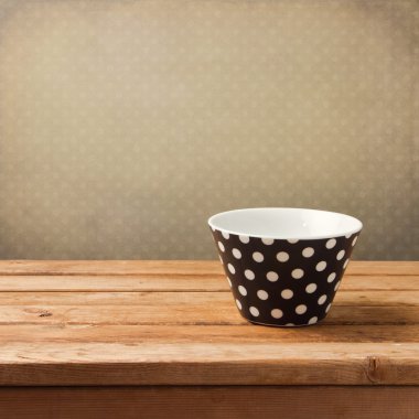 ahşap masa boş lekeli kase