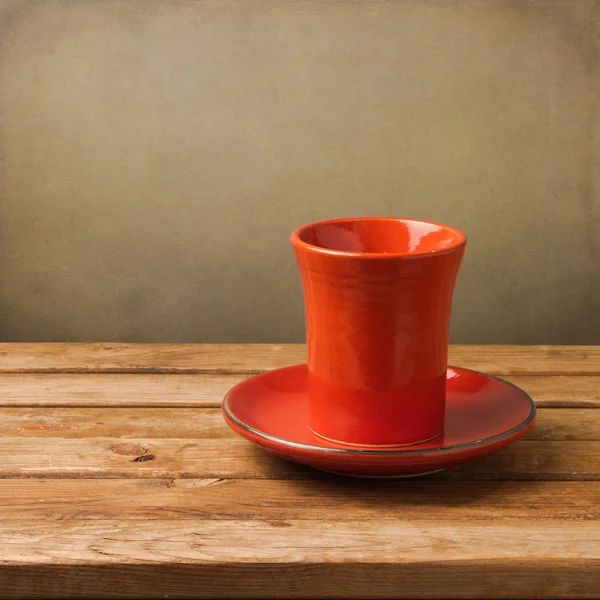 Retro cup of tea on wooden table — Stock Photo, Image