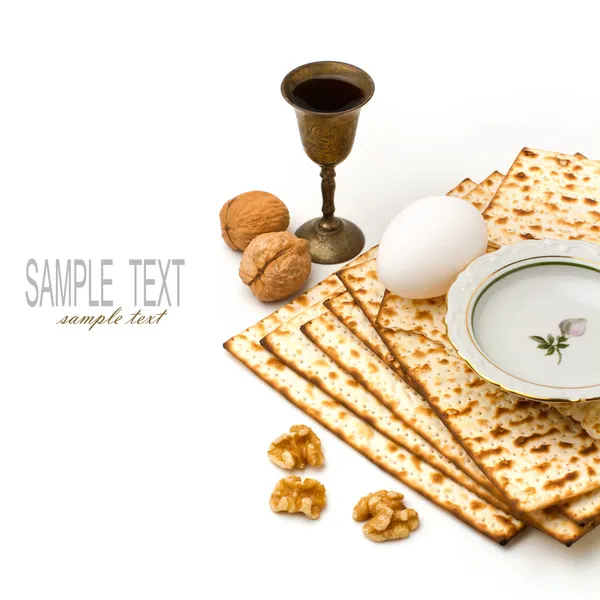 hamursuz ekmek, yumurta, ceviz ve şarap için Fısıh Bayramı kutlama