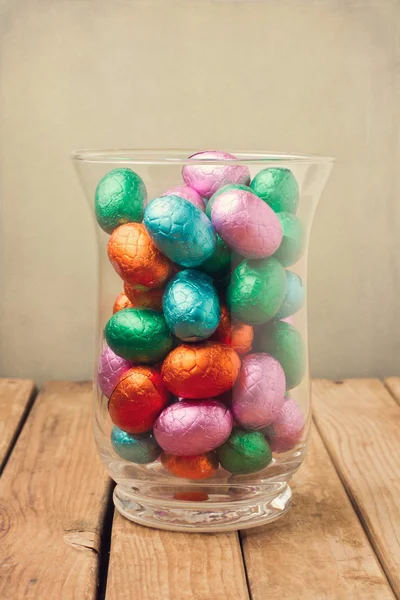Easter table decoration with chocolate eggs — Stock Photo, Image