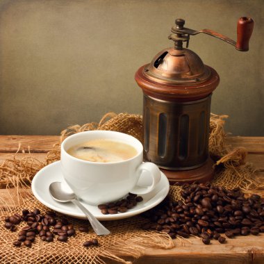 kahve fincanı ile vintage değirmeni ahşap tablo