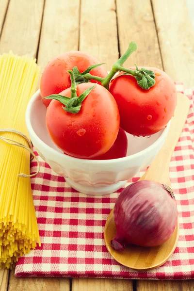 Fresh tomatoes, pasta and onion — Stock Photo, Image