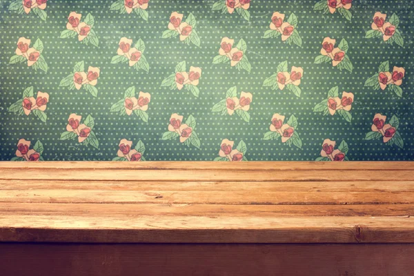 Фон с пустым деревянным столом — стоковое фото