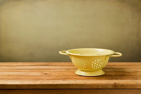 Empty colander on wooden deck table — Stock Photo, Image
