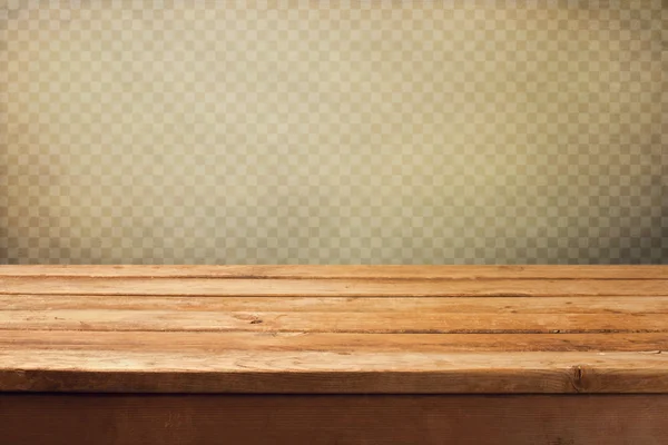 木製デッキ テーブルとビンテージ背景 — ストック写真