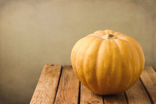 Fresh orange pumpkin on wooden table — Stock Photo, Image