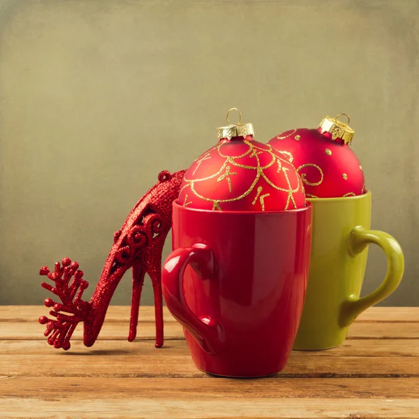 Met Kerst ornamenten van cups — Stockfoto