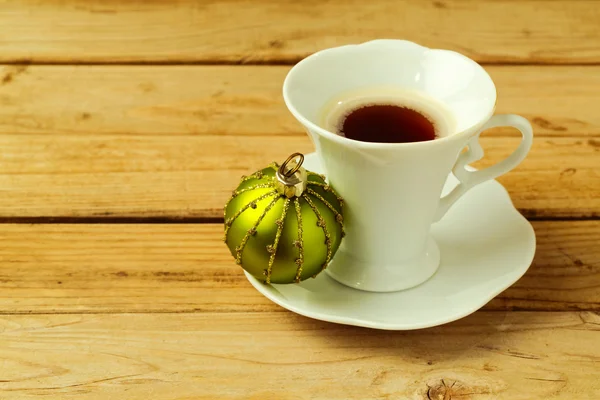 Coffee cup with christmas ball — Stock Photo, Image