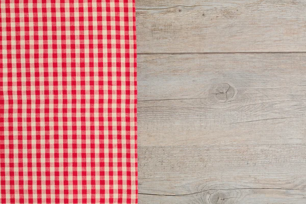 Tisch mit rot karierter Tischdecke. — Stockfoto