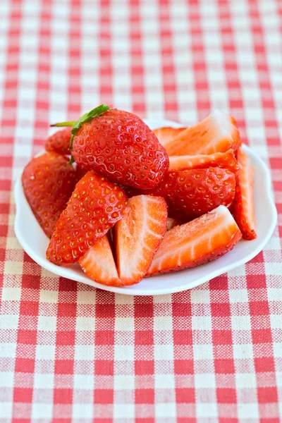 Fraise fraîche sur assiette — Photo