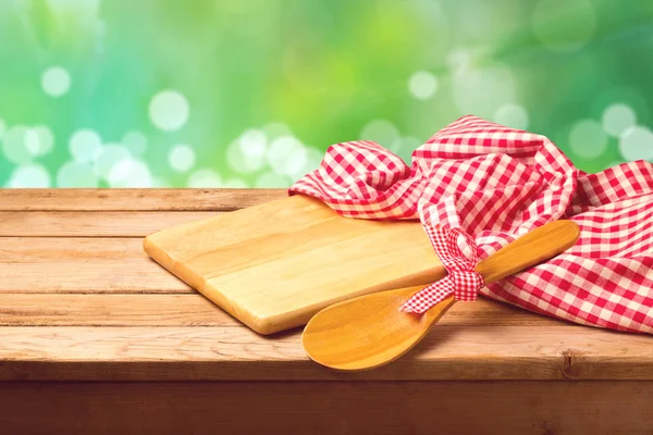 Snijplank met lepel en tafellaken — Stockfoto