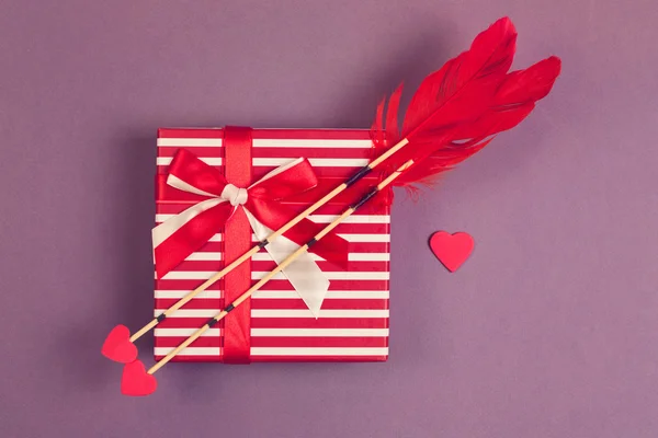 Arrows, heart shape and gift box — Stock Photo, Image