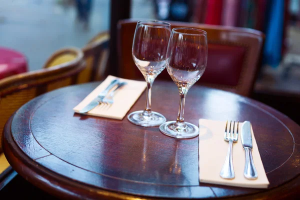 Restaurant table setting in Paris — Stock Photo, Image