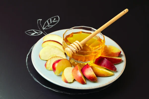 Honig und geschnittene Äpfel — Stockfoto