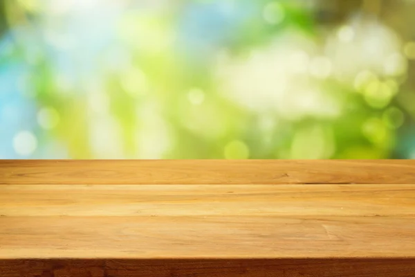 Mesa de madera cubierta — Foto de Stock