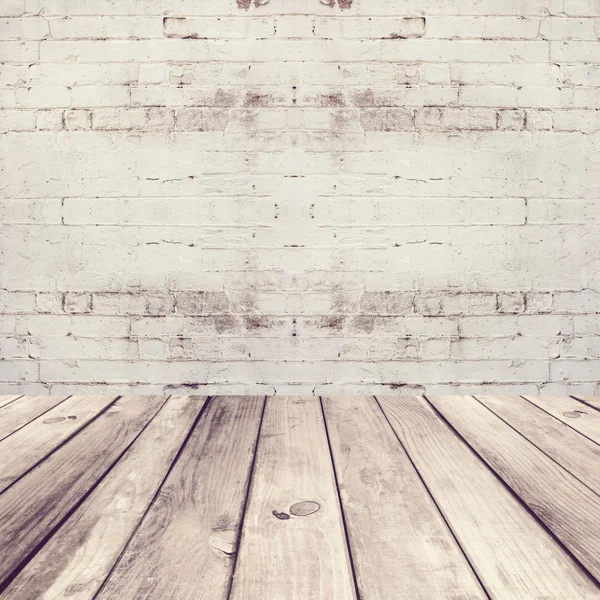 木製の床、レンガの壁 — ストック写真