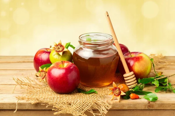 Honey jar with apples and pomegranate — Stock Photo, Image