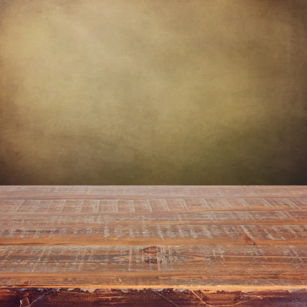 Holztisch aus alten Zeiten — Stockfoto