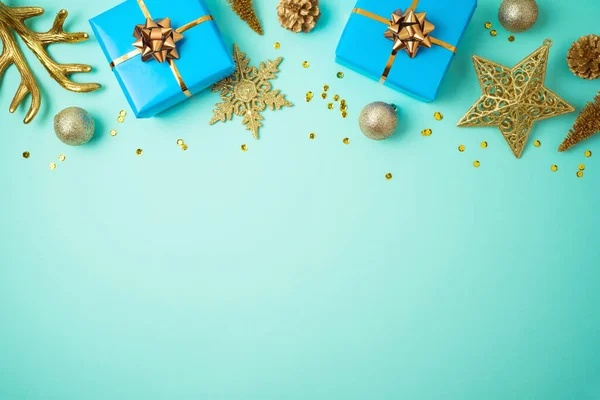 Karácsonyi Nyaralás Háttér Kék Ajándék Dobozok Arany Díszek Újévi Üdvözlőkártya — Stock Fotó